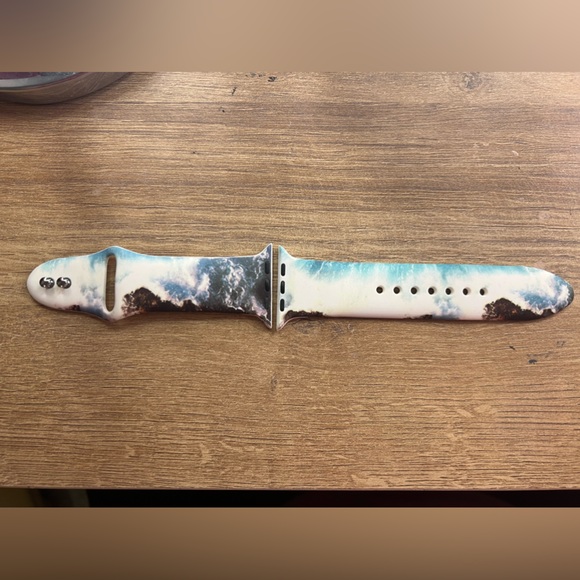 Women’s Qalo Apple Watch band 44mm . Used 2-3 times - Picture 1 of 4